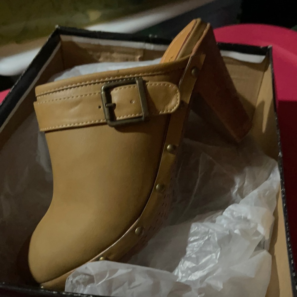 Lane Bryant tan clog with stud